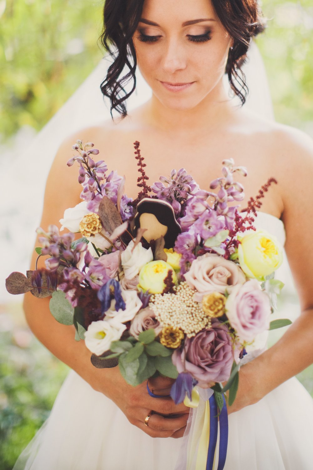 Букет невесты с нежно-фиолетовыми цветами