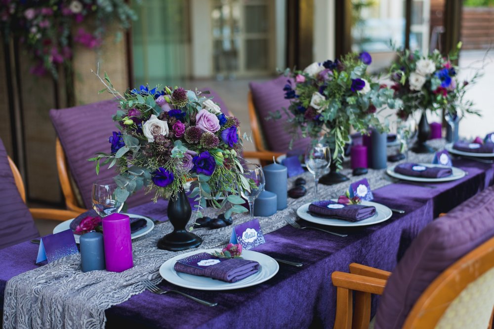 Оформление стола в фиолетовом цвете