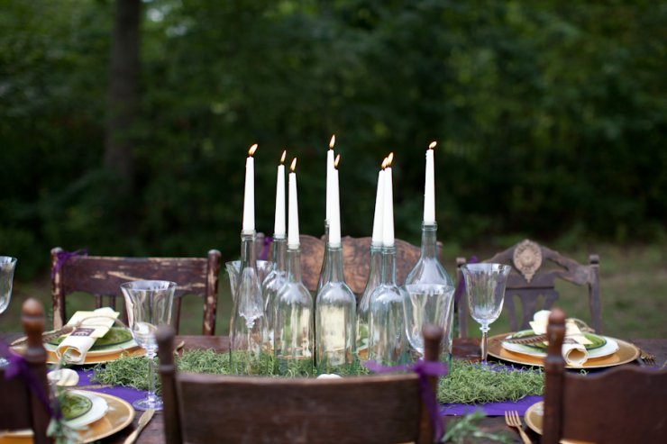 Оформление стола свечами в бутылках