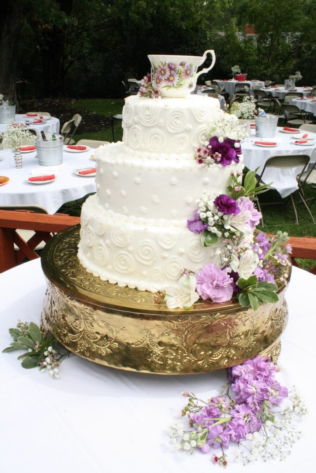 Свадебный торт с чашкой в декоре